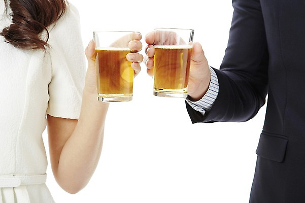 포토 JPG 스튜디오촬영 손 여자 남자 캠페인 비즈니스 잔 맥주 주류 실내 누끼 사람 동양인 20대 성인 두명 신체부위 컵 비즈니스라이프 한국인 직장인 비즈니스맨 비즈니스우먼 공익캠페인 사회이슈 음주 음주문화 청년만 성인만 국내포토 직업 라이프스타일 식기 음료 컨셉 인종 청년 내부 파일형식