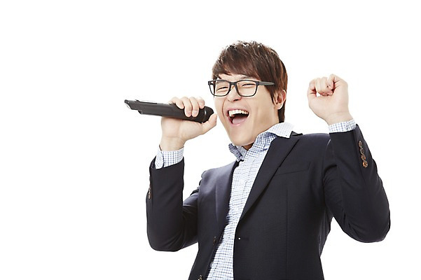 포토 JPG 스튜디오촬영 남자 캠페인 비즈니스 노래 실내 한명 서기 누끼 사람 동양인 상반신 20대 성인 비즈니스라이프 한국인 직장인 비즈니스맨 공익캠페인 만취 사회이슈 음주 마이크 음주문화 술주정 무선마이크 남자만 남자한명만 성인남자만 청년만 청년남자만 청년남자한명만 성인한명만 성인남자한명만 성인만 국내포토 직업 1 라이프스타일 음악 음향기기 컨셉 모션 인종 청년 내부 술취함 파일형식