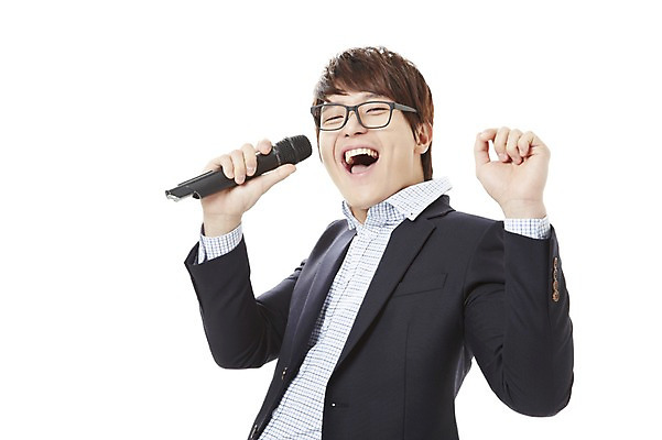 포토 JPG 스튜디오촬영 남자 캠페인 비즈니스 노래 실내 한명 서기 미소 웃음 누끼 사람 동양인 상반신 20대 성인 비즈니스라이프 한국인 직장인 비즈니스맨 공익캠페인 만취 사회이슈 음주 마이크 음주문화 술주정 무선마이크 남자만 남자한명만 성인남자만 청년만 청년남자만 청년남자한명만 성인한명만 성인남자한명만 성인만 국내포토 직업 1 라이프스타일 음악 음향기기 컨셉 모션 표정 인종 청년 내부 술취함 파일형식