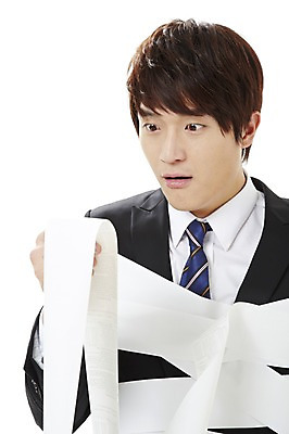 포토 JPG 스튜디오촬영 남자 캠페인 비즈니스 실내 한명 서기 누끼 사람 동양인 상반신 20대 성인 금융 경제 쇼핑 놀람 한국인 직장인 비즈니스맨 절약 공익캠페인 사회이슈 영수증 충동구매 과소비 남자만 남자한명만 성인남자만 청년만 청년남자만 청년남자한명만 성인한명만 성인남자한명만 성인만 국내포토 직업 1 감정 컨셉 모션 표정 인종 청년 내부 소비 파일형식