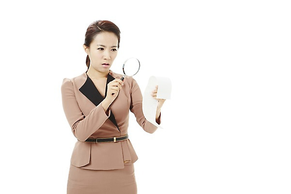 포토 JPG 스튜디오촬영 여자 캠페인 비즈니스 돋보기 실내 한명 서기 누끼 사람 동양인 20대 성인 금융 경제 쇼핑 한국인 직장인 비즈니스우먼 절약 공익캠페인 사회이슈 영수증 충동구매 과소비 여자만 여자한명만 성인여자만 청년만 청년여자만 성인한명만 청년여자한명만 성인여자한명만 성인만 국내포토 직업 1 컨셉 모션 인종 청년 내부 소비 파일형식