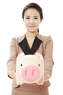 포토 JPG 스튜디오촬영 여자 캠페인 비즈니스 실내 한명 서기 미소 웃음 누끼 사람 동양인 상반신 20대 성인 금융 경제 저축 한국인 돼지저금통 저금통 직장인 비즈니스우먼 절약 공익캠페인 사회이슈 여자만 여자한명만 성인여자만 청년만 청년여자만 성인한명만 청년여자한명만 성인여자한명만 성인만 국내포토 직업 1 컨셉 모션 표정 인종 청년 내부 파일형식