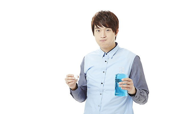 포토 JPG 스튜디오촬영 남자 캠페인 실내 한명 서기 누끼 사람 동양인 상반신 20대 성인 청결 한국인 양치 공익캠페인 가글 구강청결제 남자만 남자한명만 성인남자만 청년만 청년남자만 청년남자한명만 성인한명만 성인남자한명만 성인만 국내포토 1 모션 인종 청년 내부 위생 파일형식
