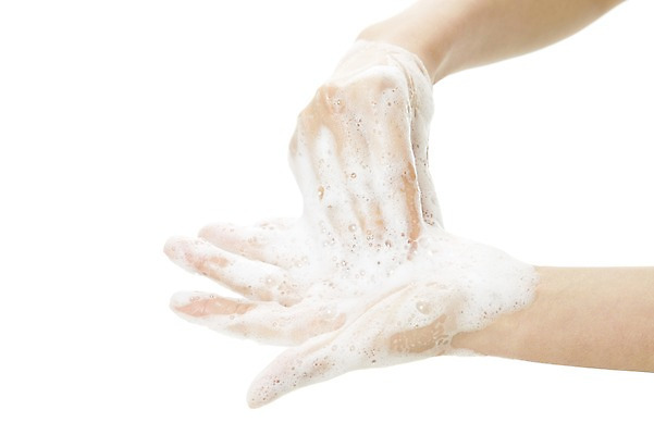 포토 JPG 스튜디오촬영 손 캠페인 실내 한명 누끼 사람 손짓 신체부위 청결 거품 공익캠페인 씻기 손씻기 비누거품 코로나바이러스 국내포토 1 모션 내부 바이러스 위생 파일형식