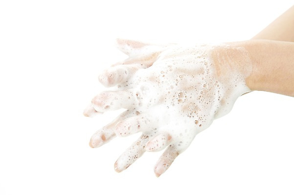 포토 JPG 스튜디오촬영 손 캠페인 실내 한명 누끼 사람 손짓 신체부위 청결 거품 공익캠페인 씻기 손씻기 비누거품 코로나바이러스 국내포토 1 모션 내부 바이러스 위생 파일형식