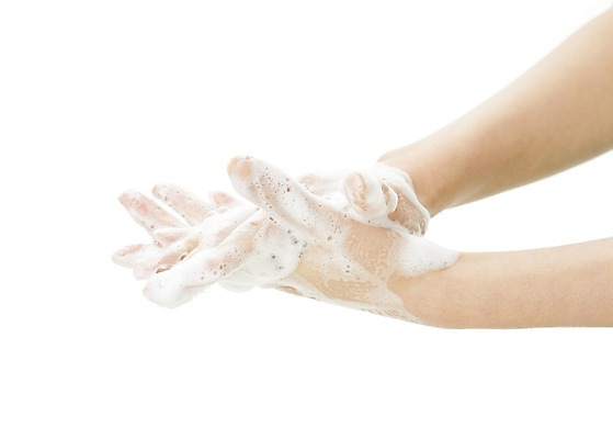 포토 JPG 스튜디오촬영 손 캠페인 실내 한명 누끼 사람 손짓 신체부위 청결 거품 공익캠페인 씻기 손씻기 비누거품 코로나바이러스 국내포토 1 모션 내부 바이러스 위생 파일형식