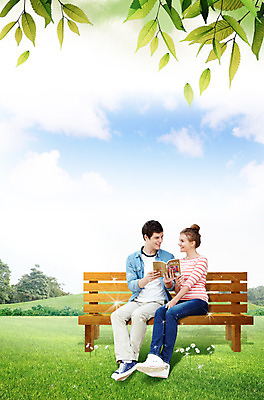 전신 PSD 서양인 외국인 백인 편집 편집이미지 커플 여자 남자 포즈 백그라운드 벤치 의자 포토일러 미소 웃음 들기 사람 앉기 손짓 초원 20대 성인 두명 책 캐주얼 친구 청춘 독서 마주보기 읽기 언덕 감성 청년만 성인만 이미지편집 옷 가구 컨셉 관계 모션 표정 인종 청년 파일형식