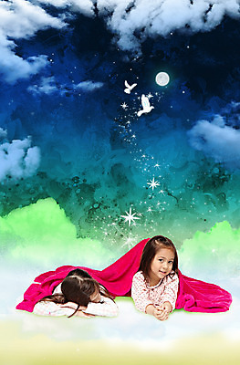 PSD 외국인 구름 편집 편집이미지 긴머리 여자 별 어린이 엎드리기 백그라운드 조류 포토일러 하늘 미소 웃음 사람 손짓 소녀 두명 앞모습 친구 반짝임 유치원생 이불 달 잠 수면 감성 여자만 어린이만 소녀만 이미지편집 자연요소 동물 헤어스타일 뷰포인트 컨셉 관계 침구 모션 표정 인종 물 파일형식