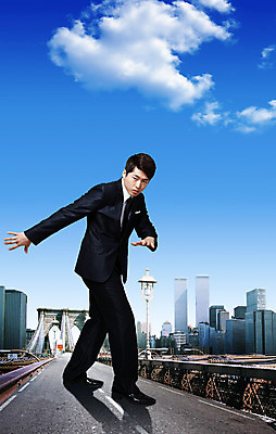 전신 PSD 구름 편집 편집이미지 응시 남자 도로 이동 비즈니스 하늘 한명 사람 동양인 정장 손짓 빌딩 20대 성인 청춘 도시풍경 걷기 한국인 도시 직장인 비즈니스맨 큼 거인 가교 남자만 남자한명만 성인남자만 청년만 청년남자만 청년남자한명만 성인한명만 성인남자한명만 성인만 이미지편집 자연요소 직업 1 건축물 시선 옷 길 컨셉 교통시설 모션 인종 풍경 청년 건물 크기 파일형식