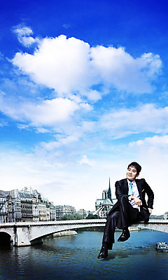 전신 PSD 구름 편집 편집이미지 건축물 응시 시선 남자 비즈니스 하늘 한명 미소 웃음 사람 앉기 동양인 정장 빌딩 20대 성인 건물 청춘 도시풍경 맑음 한국인 다리꼬기 도시 직장인 비즈니스맨 큼 거인 가교 남자만 남자한명만 성인남자만 청년만 청년남자만 청년남자한명만 성인한명만 성인남자한명만 성인만 이미지편집 자연요소 직업 1 옷 건축 컨셉 모션 날씨 표정 인종 풍경 청년 크기 파일형식