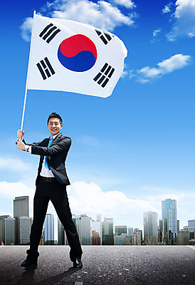 전신 PSD 구름 편집 편집이미지 남자 도로 비즈니스 하늘 날리기 한명 서기 미소 웃음 들기 사람 동양인 풍경 정장 손짓 빌딩 20대 성인 청춘 도시풍경 맑음 파이팅 한국인 깃발 도시 직장인 비즈니스맨 자신감 국기 태극기 큼 삼일절 거인 광복절 남자만 남자한명만 성인남자만 청년만 청년남자만 청년남자한명만 성인한명만 성인남자한명만 성인만 이미지편집 자연요소 직업 1 옷 감정 길 컨셉 교통시설 모션 날씨 표정 인종 청년 건물 공휴일 크기 국경일 파일형식