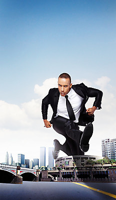 전신 PSD 외국인 구름 편집 편집이미지 남자 포즈 흑인 비즈니스 하늘 한명 사람 풍경 정장 빌딩 20대 성인 청춘 도시풍경 달리기 점프 도시 직장인 비즈니스맨 큼 지각 바쁨 거인 가교 남자만 남자한명만 성인남자만 청년만 청년남자만 청년남자한명만 성인한명만 성인남자한명만 성인만 이미지편집 자연요소 서양인 직업 1 건축물 옷 컨셉 모션 인종 청년 건물 크기 파일형식