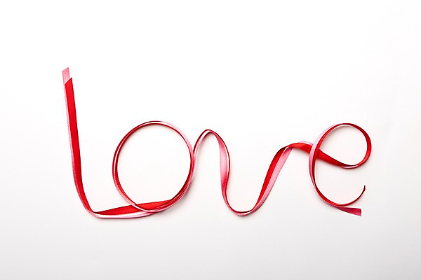 포토 JPG 스튜디오촬영 알파벳 영어 리본 컬러 백그라운드 대문자 실내 사랑 사람없음 장식 빨간색 단어 끈 오브젝트 국내포토 문자 감정 내부 파일형식