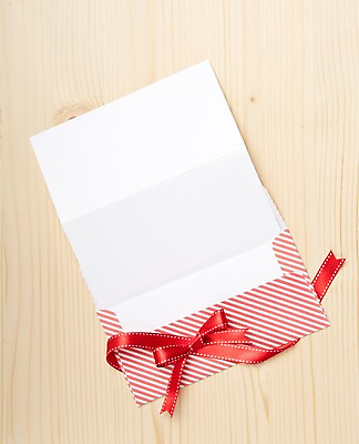 포토 JPG 스튜디오촬영 리본 종이 백그라운드 탁자 봉투 편지봉투 프레임 실내 사람없음 목재 장식 메모지 편지 오브젝트 국내포토 나무 가구 재료 내부 사무용품 파일형식