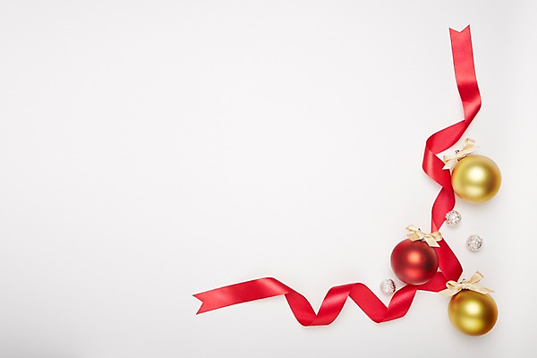포토 JPG 스튜디오촬영 리본 컬러 백그라운드 크리스마스장식 크리스마스용품 실내 근접촬영 사람없음 아웃포커스 장식 빨간색 끈 구슬 오브젝트 국내포토 뷰포인트 크리스마스 촬영기법 내부 용품 파일형식