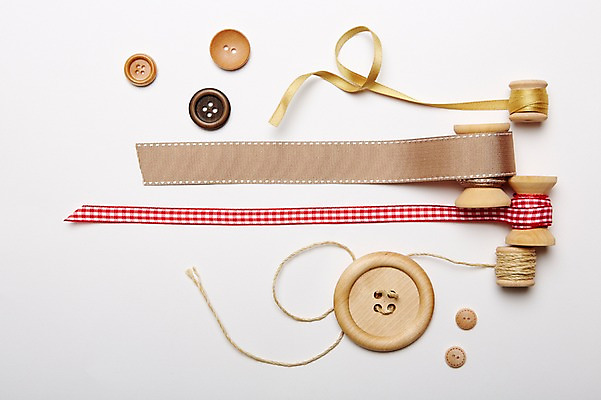 포토 JPG 스튜디오촬영 리본 백그라운드 단추 실내 종류 사람없음 장식 끈 실 오브젝트 타래 국내포토 내부 실타래 파일형식