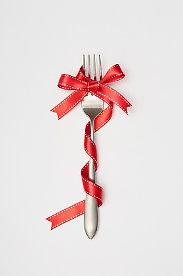 포토 JPG 스튜디오촬영 식기 리본 컬러 백그라운드 포크 실내 사람없음 장식 빨간색 끈 오브젝트 국내포토 내부 파일형식