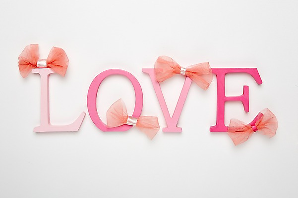 포토 JPG 스튜디오촬영 알파벳 영어 리본 분홍색 컬러 백그라운드 대문자 실내 사랑 사람없음 장식 단어 오브젝트 국내포토 문자 감정 내부 파일형식