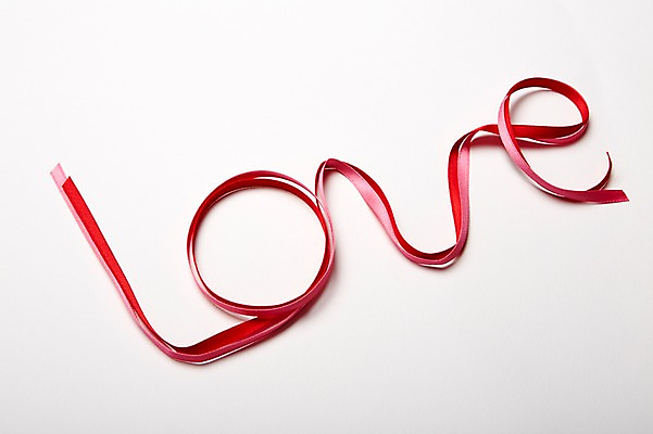 포토 JPG 스튜디오촬영 알파벳 영어 리본 컬러 배경화면 백그라운드 대문자 실내 사랑 사람없음 장식 빨간색 단어 끈 오브젝트 국내포토 문자 감정 내부 파일형식