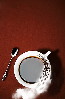 PSD 편집 편집이미지 커피 음료 따뜻함 그림자 사람없음 컵 하이앵글 숟가락 원두 연기 차 커피잔 낟알 티스푼 컵받침 원두커피 아메리카노 이미지편집 식기 뷰포인트 잔 수저 받침대 파일형식