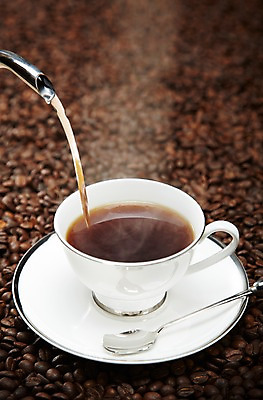 PSD 편집 편집이미지 커피 음료 주전자 따뜻함 사람없음 컵 숟가락 원두 붓기 연기 커피잔 낟알 티스푼 컵받침 원두커피 아메리카노 이미지편집 식기 모션 주방용품 잔 수저 받침대 파일형식