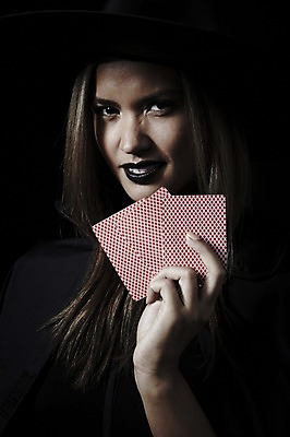 포토 JPG 스튜디오촬영 외국인 모델 해외기획촬영 모자 2012년태국 여자 컨셉 검은배경 실내 한명 서기 미소 웃음 사람 상반신 20대 성인 분장 할로윈 트럼프 마녀 포커 백설공주 마법 마녀모자 여자만 여자한명만 성인여자만 청년만 청년여자만 성인한명만 청년여자한명만 성인여자한명만 성인만 국내포토 모자_잡화 1 잡화 백그라운드 모션 동화 표정 인종 청년 내부 놀이용품 검은색 게임 공주님 파일형식