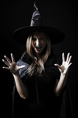 포토 JPG 스튜디오촬영 외국인 모델 해외기획촬영 모자 2012년태국 여자 컨셉 검은배경 실내 한명 서기 사람 손짓 상반신 20대 성인 분장 할로윈 마녀 백설공주 마녀모자 여자만 여자한명만 성인여자만 청년만 청년여자만 성인한명만 청년여자한명만 성인여자한명만 성인만 국내포토 모자_잡화 1 잡화 백그라운드 모션 동화 인종 청년 내부 검은색 공주님 파일형식