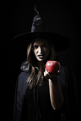 포토 JPG 스튜디오촬영 외국인 모델 해외기획촬영 모자 2012년태국 여자 컨셉 과일 검은배경 실내 한명 서기 사람 상반신 20대 성인 분장 할로윈 사과 마녀 백설공주 마녀모자 독사과 여자만 여자한명만 성인여자만 청년만 청년여자만 성인한명만 청년여자한명만 성인여자한명만 성인만 국내포토 모자_잡화 1 잡화 백그라운드 모션 동화 인종 청년 내부 검은색 독약 공주님 파일형식
