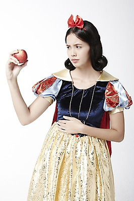 포토 JPG 스튜디오촬영 외국인 모델 해외기획촬영 2012년태국 드레스 여자 컨셉 과일 실내 한명 서기 누끼 사람 20대 성인 사과 백설공주 독사과 여자만 여자한명만 성인여자만 청년만 청년여자만 성인한명만 청년여자한명만 성인여자한명만 성인만 국내포토 1 옷 모션 동화 인종 청년 내부 독약 공주님 파일형식