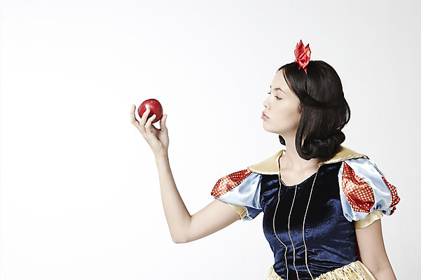 포토 JPG 스튜디오촬영 외국인 모델 해외기획촬영 2012년태국 드레스 여자 컨셉 과일 실내 한명 서기 누끼 사람 상반신 20대 성인 사과 백설공주 독사과 여자만 여자한명만 성인여자만 청년만 청년여자만 성인한명만 청년여자한명만 성인여자한명만 성인만 국내포토 1 옷 모션 동화 인종 청년 내부 독약 공주님 파일형식