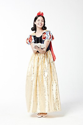 포토 JPG 스튜디오촬영 전신 외국인 모델 해외기획촬영 2012년태국 드레스 여자 컨셉 실내 한명 서기 미소 웃음 누끼 사람 20대 성인 전자제품 태블릿 터치 웹서핑 백설공주 여자만 여자한명만 성인여자만 청년만 청년여자만 성인한명만 청년여자한명만 성인여자한명만 성인만 국내포토 1 옷 모션 동화 표정 인종 청년 내부 스마트기기 공주님 파일형식