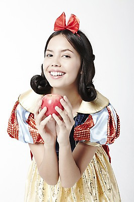 포토 JPG 스튜디오촬영 외국인 모델 해외기획촬영 2012년태국 드레스 여자 컨셉 과일 실내 한명 서기 미소 웃음 누끼 사람 상반신 20대 성인 사과 백설공주 독사과 여자만 여자한명만 성인여자만 청년만 청년여자만 성인한명만 청년여자한명만 성인여자한명만 성인만 국내포토 1 옷 모션 동화 표정 인종 청년 내부 독약 공주님 파일형식