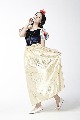 포토 JPG 스튜디오촬영 전신 외국인 모델 해외기획촬영 2012년태국 드레스 여자 컨셉 모션 실내 한명 서기 미소 웃음 누끼 사람 손짓 20대 성인 백설공주 여자만 여자한명만 성인여자만 청년만 청년여자만 성인한명만 청년여자한명만 성인여자한명만 성인만 국내포토 1 옷 동화 표정 인종 청년 내부 공주님 파일형식