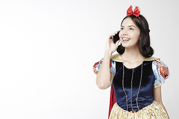 포토 JPG 스튜디오촬영 외국인 모델 해외기획촬영 2012년태국 드레스 여자 컨셉 실내 한명 서기 미소 웃음 누끼 사람 상반신 20대 성인 스마트폰 백설공주 통화 여자만 여자한명만 성인여자만 청년만 청년여자만 성인한명만 청년여자한명만 성인여자한명만 성인만 국내포토 1 옷 모션 동화 표정 인종 청년 내부 핸드폰 스마트기기 공주님 파일형식