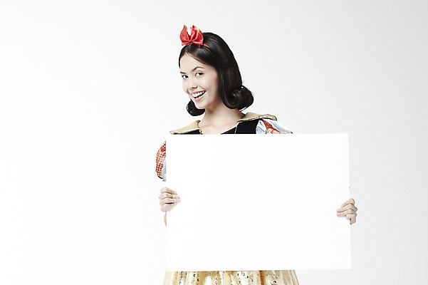 포토 JPG 스튜디오촬영 외국인 모델 해외기획촬영 배너 2012년태국 드레스 여자 컨셉 안내 프레임 실내 한명 서기 미소 웃음 누끼 사람 20대 성인 알림 백설공주 여자만 여자한명만 성인여자만 청년만 청년여자만 성인한명만 청년여자한명만 성인여자한명만 성인만 국내포토 1 옷 모션 동화 표정 인종 청년 내부 공주님 파일형식