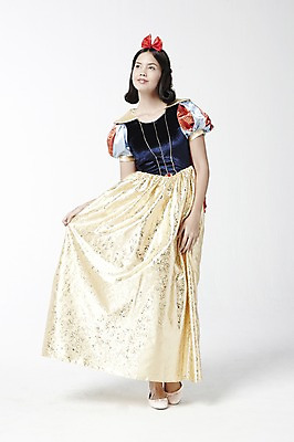 포토 JPG 스튜디오촬영 전신 외국인 모델 해외기획촬영 2012년태국 드레스 여자 컨셉 모션 실내 한명 서기 미소 웃음 누끼 사람 20대 성인 백설공주 여자만 여자한명만 성인여자만 청년만 청년여자만 성인한명만 청년여자한명만 성인여자한명만 성인만 국내포토 1 옷 동화 표정 인종 청년 내부 공주님 파일형식