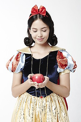 포토 JPG 스튜디오촬영 외국인 모델 해외기획촬영 2012년태국 드레스 여자 컨셉 과일 실내 한명 서기 미소 웃음 누끼 사람 20대 성인 사과 백설공주 독사과 여자만 여자한명만 성인여자만 청년만 청년여자만 성인한명만 청년여자한명만 성인여자한명만 성인만 국내포토 1 옷 모션 동화 표정 인종 청년 내부 독약 공주님 파일형식