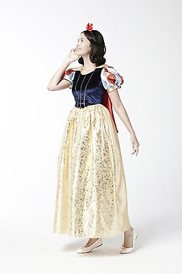 포토 JPG 스튜디오촬영 전신 외국인 모델 해외기획촬영 2012년태국 드레스 여자 컨셉 모션 실내 한명 서기 미소 웃음 누끼 사람 손짓 20대 성인 백설공주 여자만 여자한명만 성인여자만 청년만 청년여자만 성인한명만 청년여자한명만 성인여자한명만 성인만 국내포토 1 옷 동화 표정 인종 청년 내부 공주님 파일형식