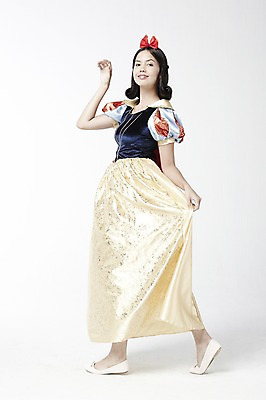 포토 JPG 스튜디오촬영 전신 외국인 모델 해외기획촬영 2012년태국 드레스 여자 컨셉 모션 실내 한명 서기 미소 웃음 누끼 사람 손짓 20대 성인 백설공주 여자만 여자한명만 성인여자만 청년만 청년여자만 성인한명만 청년여자한명만 성인여자한명만 성인만 국내포토 1 옷 동화 표정 인종 청년 내부 공주님 파일형식