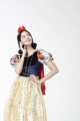 포토 JPG 스튜디오촬영 외국인 모델 해외기획촬영 2012년태국 드레스 여자 컨셉 모션 실내 한명 서기 미소 웃음 누끼 사람 손짓 20대 성인 백설공주 여자만 여자한명만 성인여자만 청년만 청년여자만 성인한명만 청년여자한명만 성인여자한명만 성인만 국내포토 1 옷 동화 표정 인종 청년 내부 공주님 파일형식