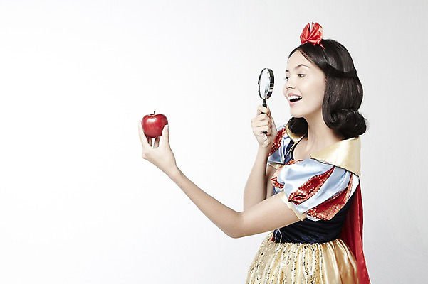 포토 JPG 스튜디오촬영 외국인 모델 해외기획촬영 2012년태국 드레스 여자 컨셉 과일 돋보기 실내 한명 서기 미소 웃음 누끼 사람 20대 성인 사과 백설공주 독사과 여자만 여자한명만 성인여자만 청년만 청년여자만 성인한명만 청년여자한명만 성인여자한명만 성인만 국내포토 1 옷 모션 동화 표정 인종 청년 내부 독약 공주님 파일형식