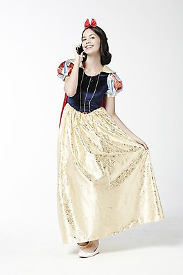 포토 JPG 스튜디오촬영 전신 외국인 모델 해외기획촬영 2012년태국 드레스 여자 컨셉 실내 한명 서기 미소 웃음 누끼 사람 20대 성인 스마트폰 백설공주 통화 여자만 여자한명만 성인여자만 청년만 청년여자만 성인한명만 청년여자한명만 성인여자한명만 성인만 국내포토 1 옷 모션 동화 표정 인종 청년 내부 핸드폰 스마트기기 공주님 파일형식