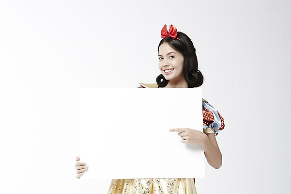 포토 JPG 스튜디오촬영 외국인 모델 해외기획촬영 배너 2012년태국 드레스 여자 컨셉 안내 프레임 실내 한명 서기 미소 웃음 누끼 사람 손짓 20대 성인 검지손가락 가리킴 알림 백설공주 여자만 여자한명만 성인여자만 청년만 청년여자만 성인한명만 청년여자한명만 성인여자한명만 성인만 국내포토 1 옷 손가락 모션 동화 표정 인종 청년 내부 공주님 파일형식