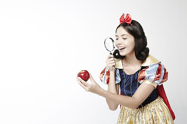 포토 JPG 스튜디오촬영 외국인 모델 해외기획촬영 2012년태국 드레스 여자 컨셉 과일 돋보기 실내 한명 서기 미소 웃음 누끼 사람 20대 성인 사과 백설공주 독사과 여자만 여자한명만 성인여자만 청년만 청년여자만 성인한명만 청년여자한명만 성인여자한명만 성인만 국내포토 1 옷 모션 동화 표정 인종 청년 내부 독약 공주님 파일형식