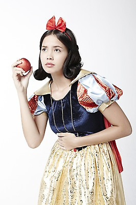 포토 JPG 스튜디오촬영 외국인 모델 해외기획촬영 2012년태국 드레스 여자 컨셉 과일 실내 한명 서기 누끼 사람 20대 성인 사과 백설공주 독사과 여자만 여자한명만 성인여자만 청년만 청년여자만 성인한명만 청년여자한명만 성인여자한명만 성인만 국내포토 1 옷 모션 동화 인종 청년 내부 독약 공주님 파일형식