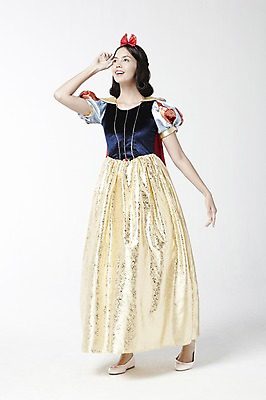 포토 JPG 스튜디오촬영 전신 외국인 모델 해외기획촬영 응시 2012년태국 드레스 여자 컨셉 실내 한명 서기 미소 웃음 누끼 사람 손짓 20대 성인 관찰 백설공주 여자만 여자한명만 성인여자만 청년만 청년여자만 성인한명만 청년여자한명만 성인여자한명만 성인만 국내포토 1 시선 옷 모션 동화 표정 인종 청년 내부 공주님 파일형식