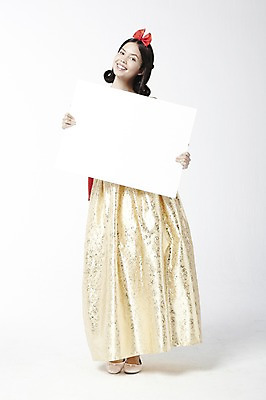 포토 JPG 스튜디오촬영 전신 외국인 모델 해외기획촬영 배너 2012년태국 드레스 여자 컨셉 안내 프레임 실내 한명 서기 미소 웃음 누끼 사람 20대 성인 알림 백설공주 여자만 여자한명만 성인여자만 청년만 청년여자만 성인한명만 청년여자한명만 성인여자한명만 성인만 국내포토 1 옷 모션 동화 표정 인종 청년 내부 공주님 파일형식