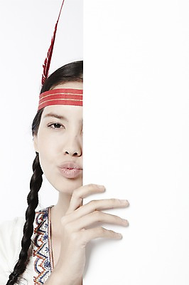 포토 JPG 스튜디오촬영 외국인 모델 해외기획촬영 배너 2012년태국 여자 포즈 컨셉 안내 프레임 실내 한명 누끼 사람 상반신 20대 성인 장식 인디언 알림 깃털 여자만 여자한명만 성인여자만 청년만 청년여자만 성인한명만 청년여자한명만 성인여자한명만 성인만 국내포토 1 아메리카 인종 청년 내부 파일형식