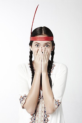 포토 JPG 스튜디오촬영 외국인 모델 해외기획촬영 2012년태국 여자 포즈 컨셉 모션 실내 한명 서기 누끼 사람 손짓 상반신 20대 성인 장식 놀람 인디언 깃털 여자만 여자한명만 성인여자만 청년만 청년여자만 성인한명만 청년여자한명만 성인여자한명만 성인만 국내포토 1 감정 표정 아메리카 인종 청년 내부 파일형식