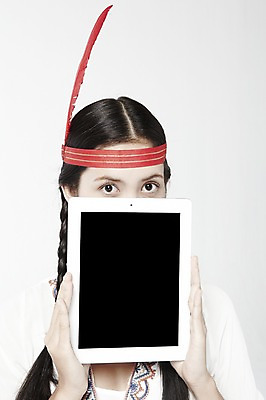 포토 JPG 스튜디오촬영 외국인 모델 해외기획촬영 2012년태국 여자 포즈 컨셉 실내 한명 들기 누끼 사람 상반신 20대 성인 장식 전자제품 태블릿 터치 웹서핑 인디언 깃털 여자만 여자한명만 성인여자만 청년만 청년여자만 성인한명만 청년여자한명만 성인여자한명만 성인만 국내포토 1 모션 아메리카 인종 청년 내부 스마트기기 파일형식